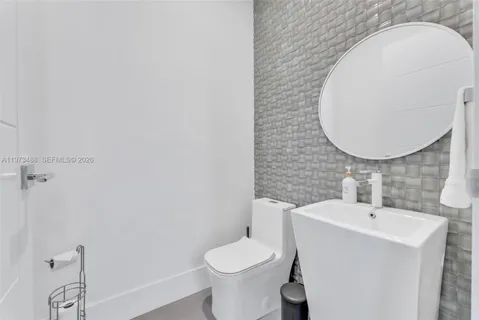 $8,000 | 3055 Carter Street, Unit 3055, Miami, FL 33133