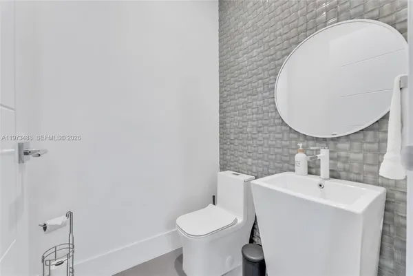 $8,000 | 3055 Carter Street, Unit 3055, Miami, FL 33133