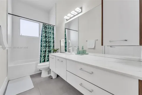 $8,000 | 3055 Carter Street, Unit 3055, Miami, FL 33133