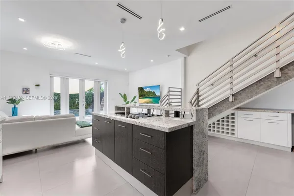 $8,000 | 3055 Carter Street, Unit 3055, Miami, FL 33133