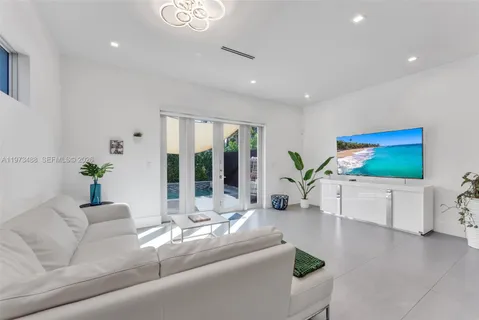 $8,000 | 3055 Carter Street, Unit 3055, Miami, FL 33133