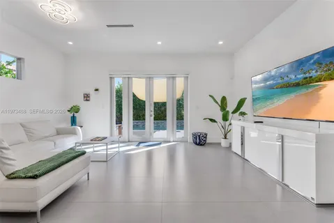 $8,000 | 3055 Carter Street, Unit 3055, Miami, FL 33133