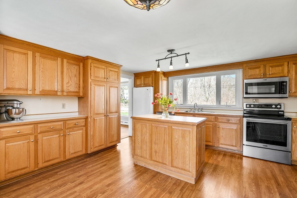 317 Gannett Road Scituate, MA 02066 - Photo 5 of 34 Gallery Image 5