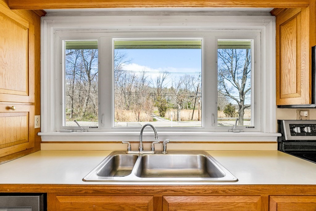 317 Gannett Road Scituate, MA 02066 - Photo 7 of 34 Gallery Image 7