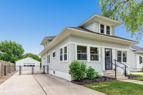 $259,900 | 1243 South Irwin Avenue, Green Bay, WI 54301