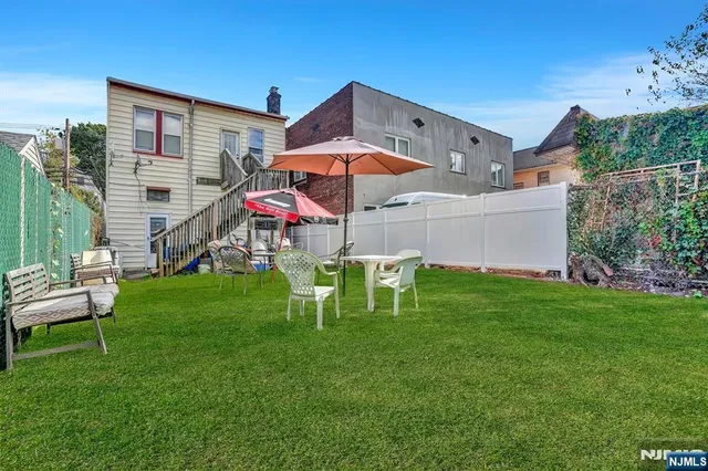 a view of a house with a backyard
