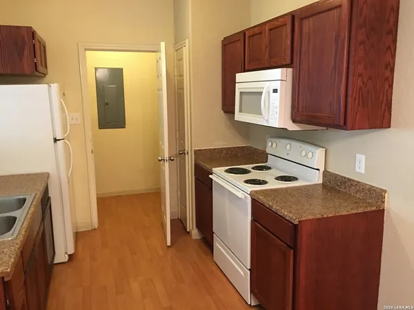 $1,075 | 10911 Baltic Drive, Unit 202, San Antonio, TX 78213