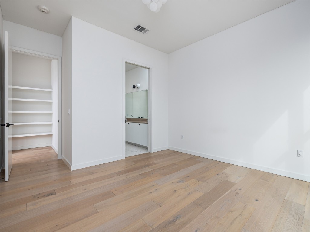 800 Embassy Drive, Unit 237 Austin, TX 78702 - Photo 13 of 35 Main bedroom with ensuite bathroom