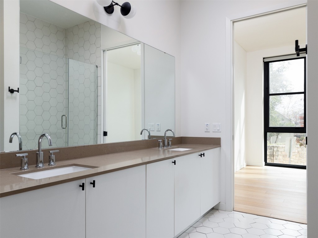 800 Embassy Drive, Unit 237 Austin, TX 78702 - Photo 15 of 35