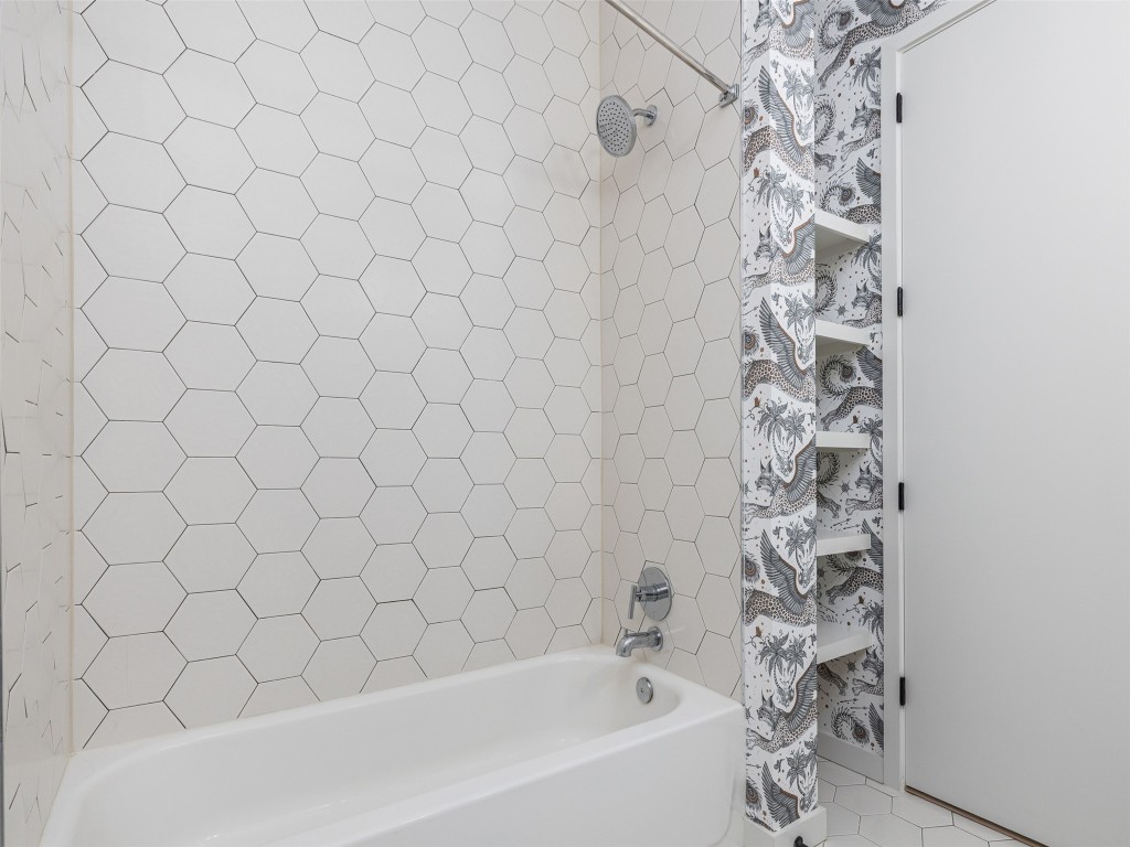 800 Embassy Drive, Unit 237 Austin, TX 78702 - Photo 20 of 35 Full bath with shower / bath combination