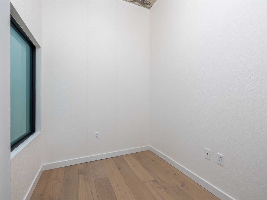 800 Embassy Drive, Unit 237 Austin, TX 78702 - Photo 9 of 35 Spare room office or exercise room