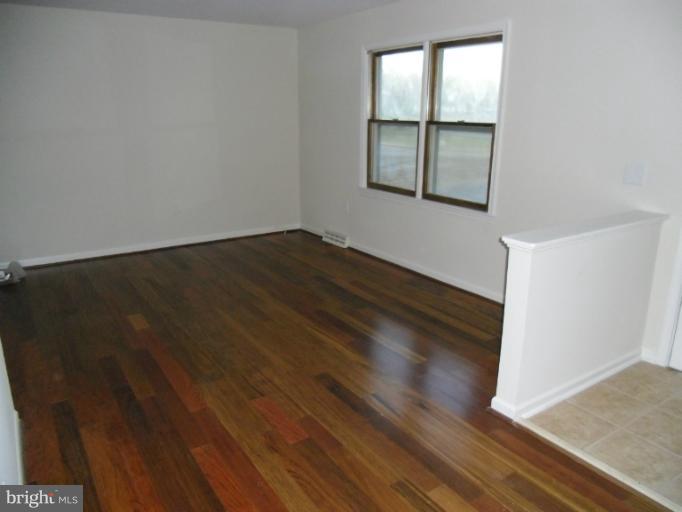 1922 Country Road Beaverdam, VA 23015 - Photo 2 of 16 Living Room
