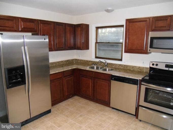 1922 Country Road Beaverdam, VA 23015 - Photo 4 of 16 Kitchen