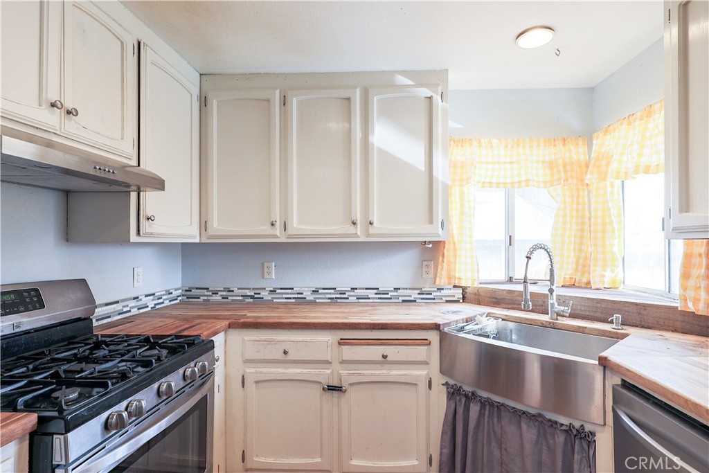 308 Harbor Drive Atwater, CA 95301 - Photo 12 of 58 a kitchen with stainless steel appliances granite countertop a sink stove and cabinets