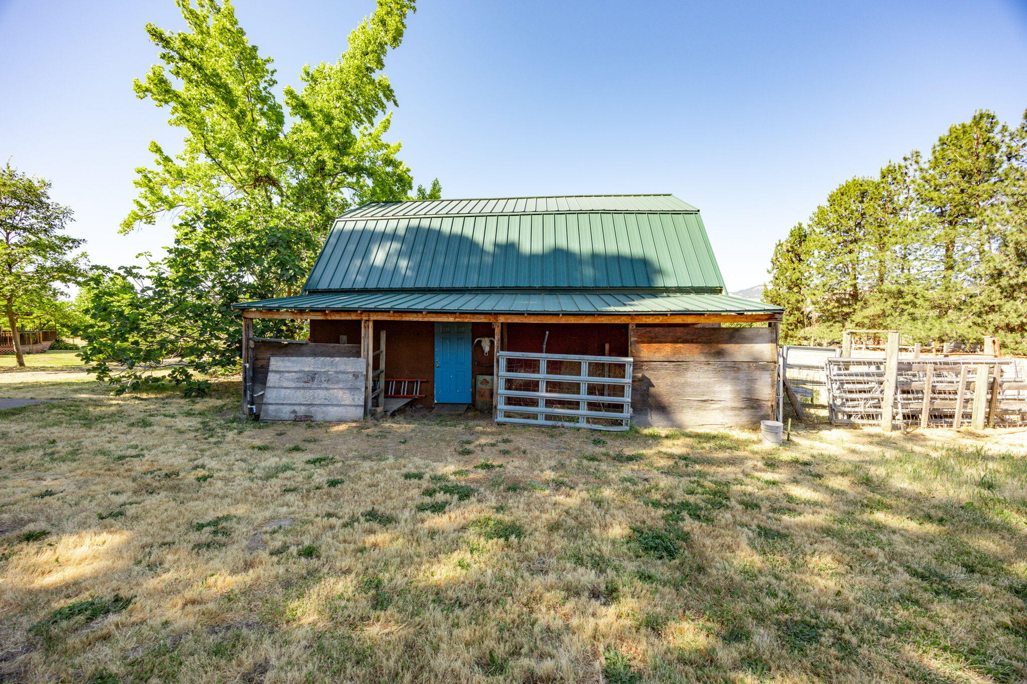 705 Foss Road Talent, OR 97540 - Photo 67 of 93 Barn