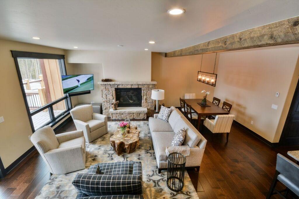 742 Independence Road, Unit 3B Keystone, CO 80435 - Photo 8 of 25 a living room with furniture and a flat screen tv