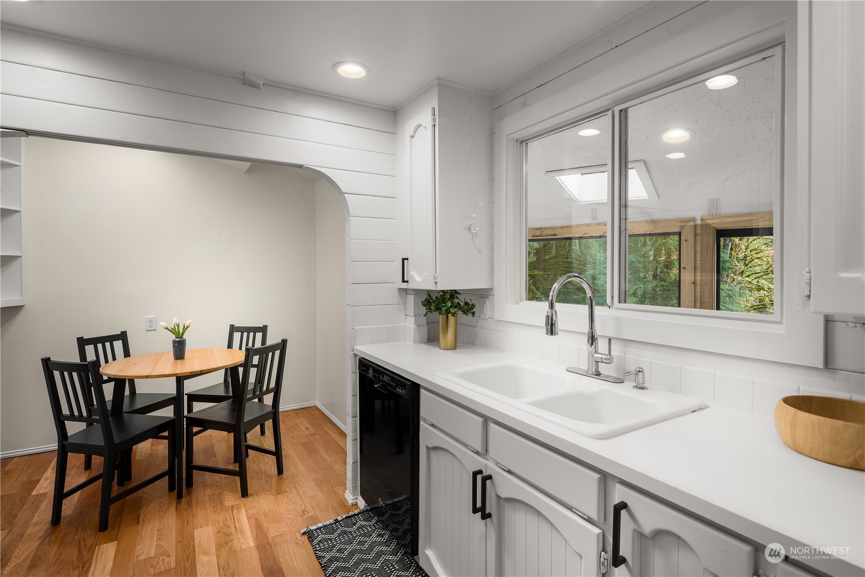 10113 Upper Preston Road Southeast Issaquah, WA 98027 - Photo 11 of 39 Gallery Image 11
