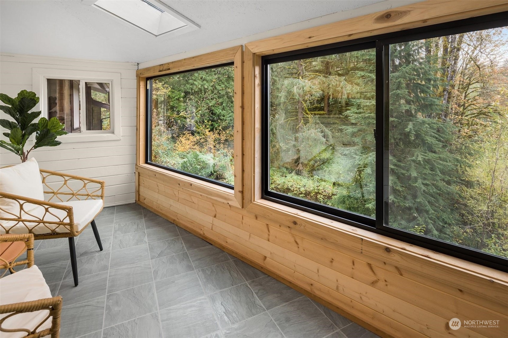 10113 Upper Preston Road Southeast Issaquah, WA 98027 - Photo 14 of 39 Gallery Image 14
