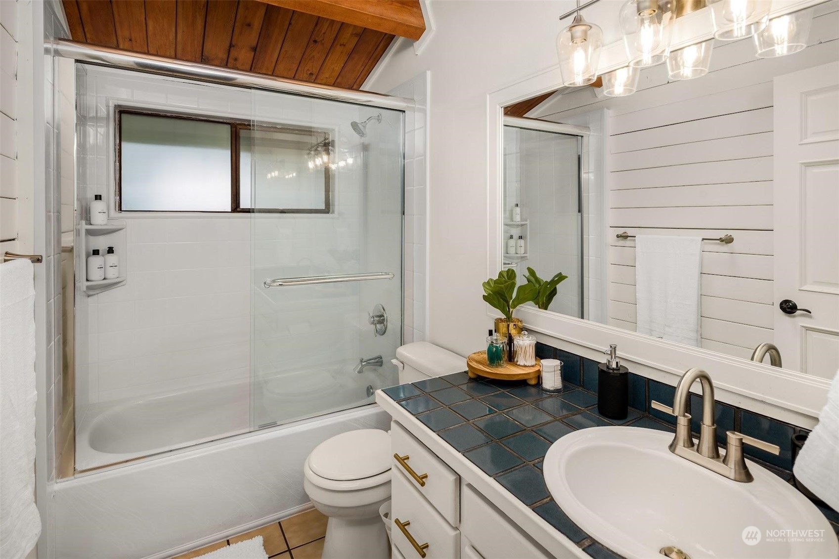 10113 Upper Preston Road Southeast Issaquah, WA 98027 - Photo 19 of 39 Gallery Image 19