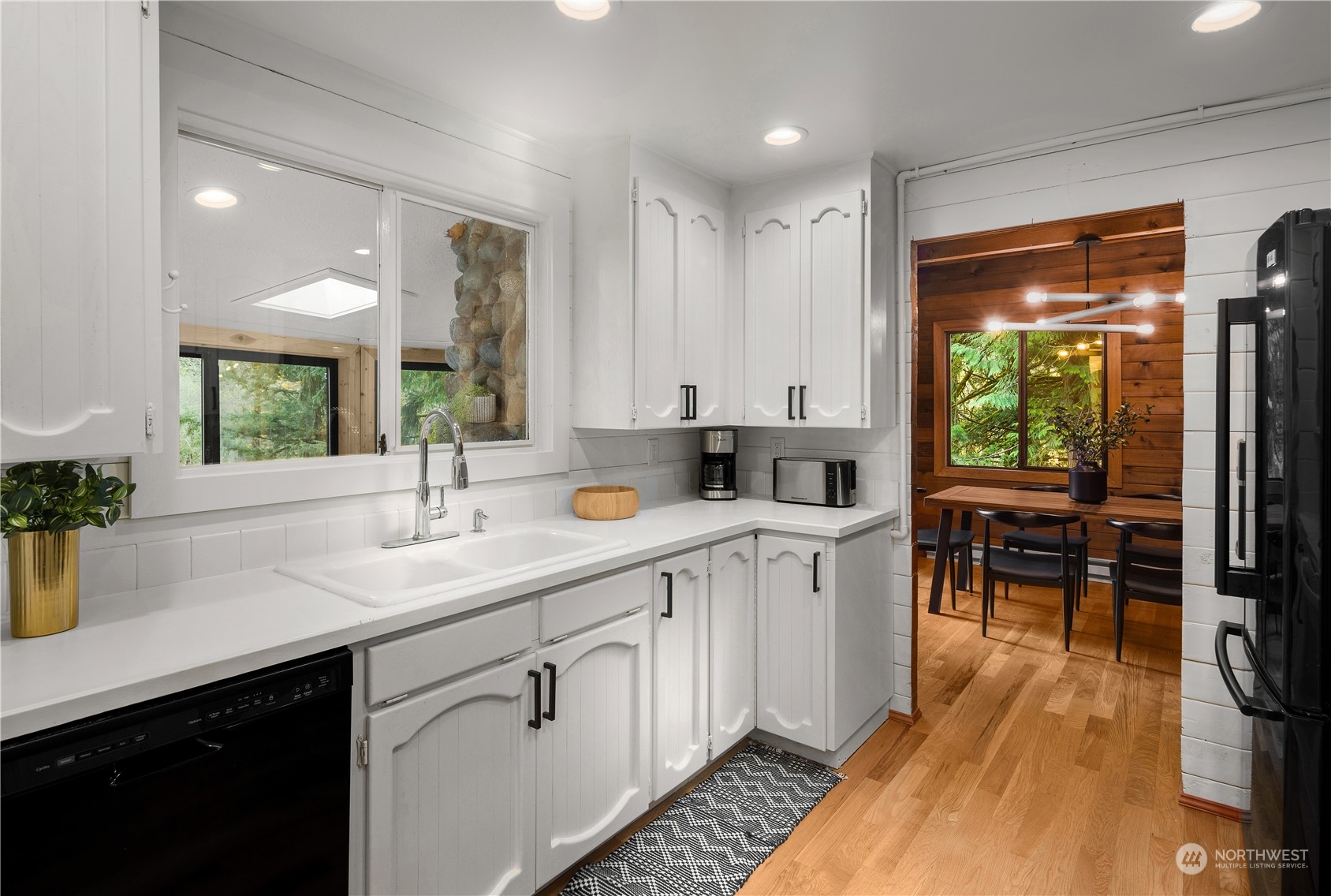 10113 Upper Preston Road Southeast Issaquah, WA 98027 - Photo 10 of 39 Gallery Image 10