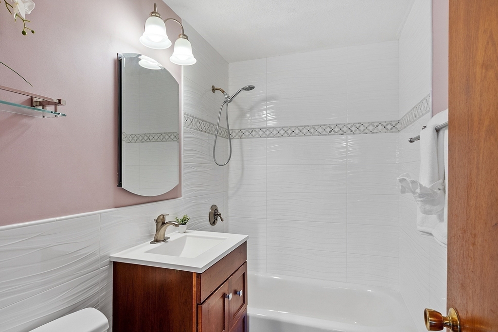 1077 Chestnut Street, Unit 11 Newton, MA 02464 - Photo 14 of 17