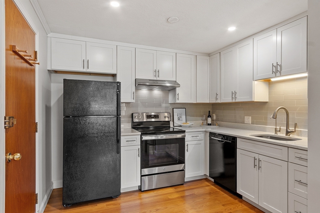 1077 Chestnut Street, Unit 11 Newton, MA 02464 - Photo 8 of 17