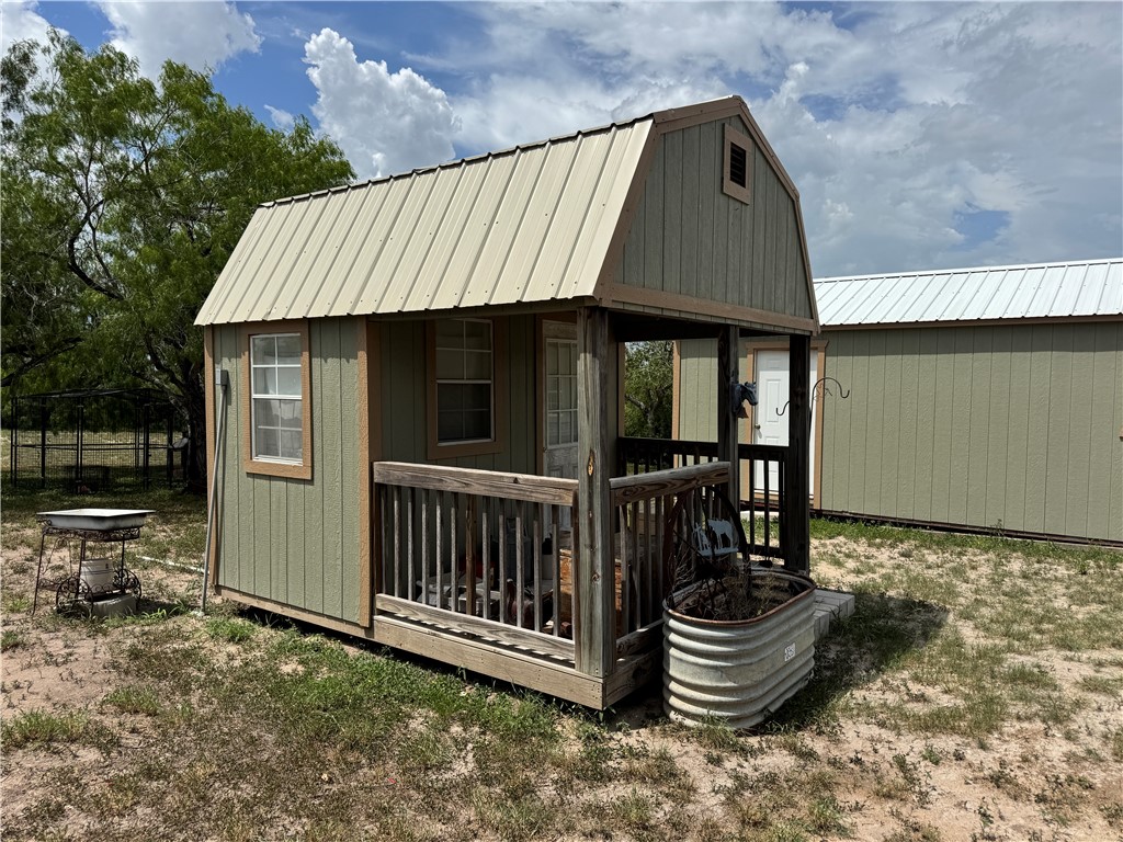 1616 Middle Road George West, TX 78022 - Photo 5 of 13 Bath house