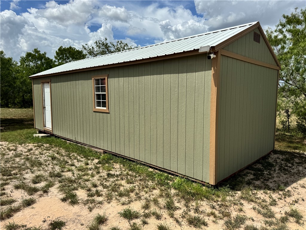 1616 Middle Road George West, TX 78022 - Photo 7 of 13