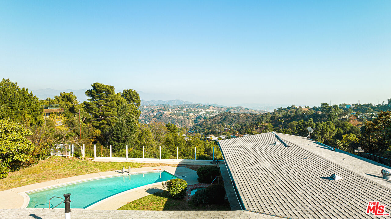 1950 Carla Ridge Beverly Hills, CA 90210 - Photo 23 of 29 a terrace with a yard