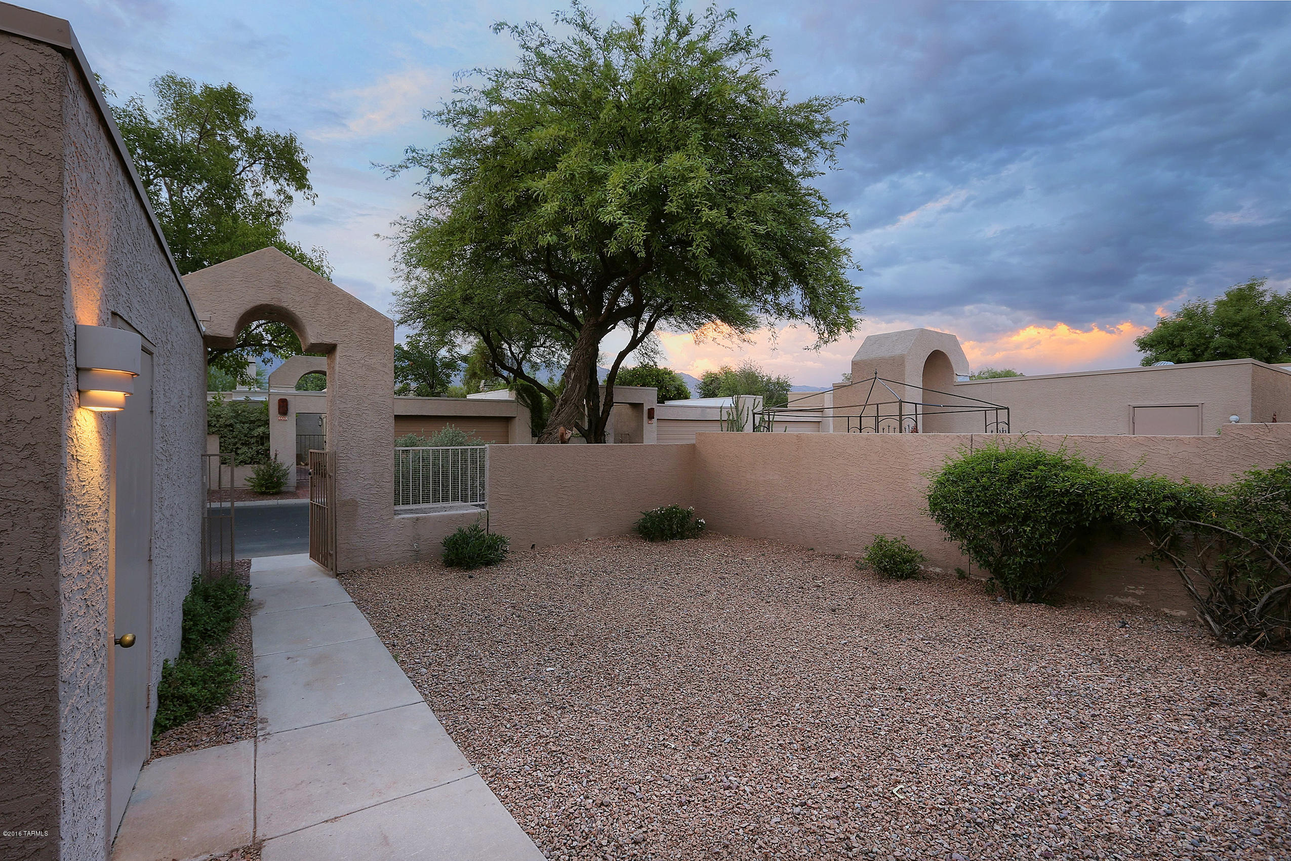 4412 East Kleindale Road Tucson, AZ 85712 - Photo 3 of 16