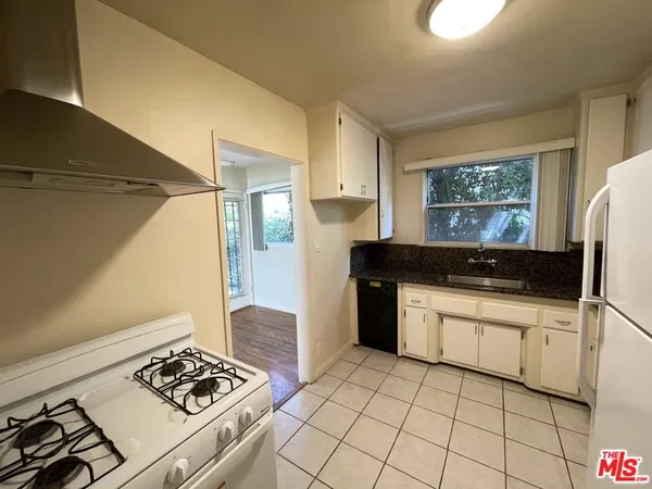 $2,095 | 14940 Dickens Street, Unit 1, Sherman Oaks, CA 91403