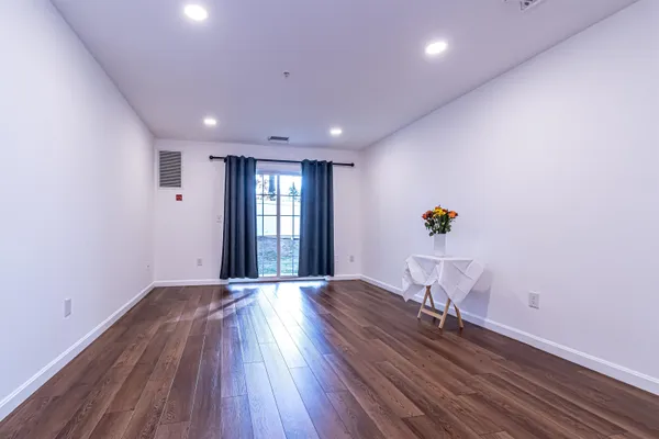 $330,000 | 65 Fordway Extension, Derry, NH 03038