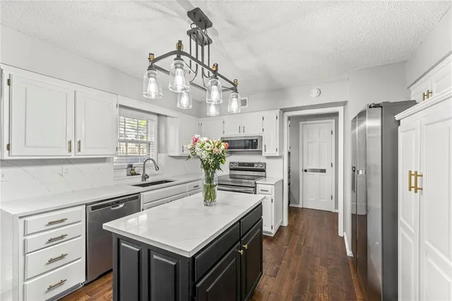 $549,000 | 13716 West 75th Terrace, Lenexa, KS 66216