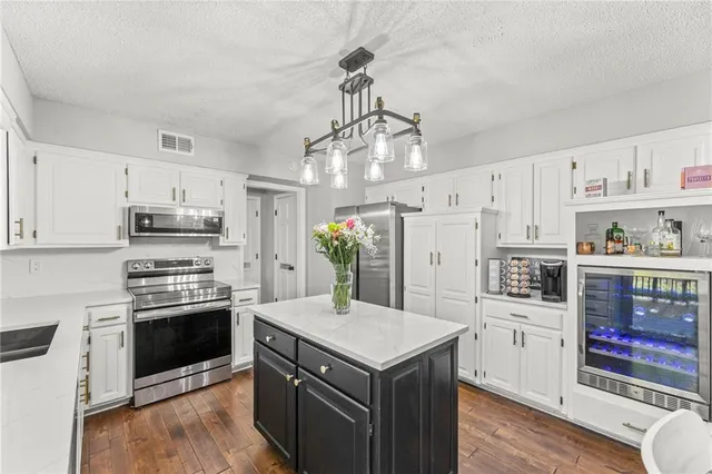 $549,000 | 13716 West 75th Terrace, Lenexa, KS 66216