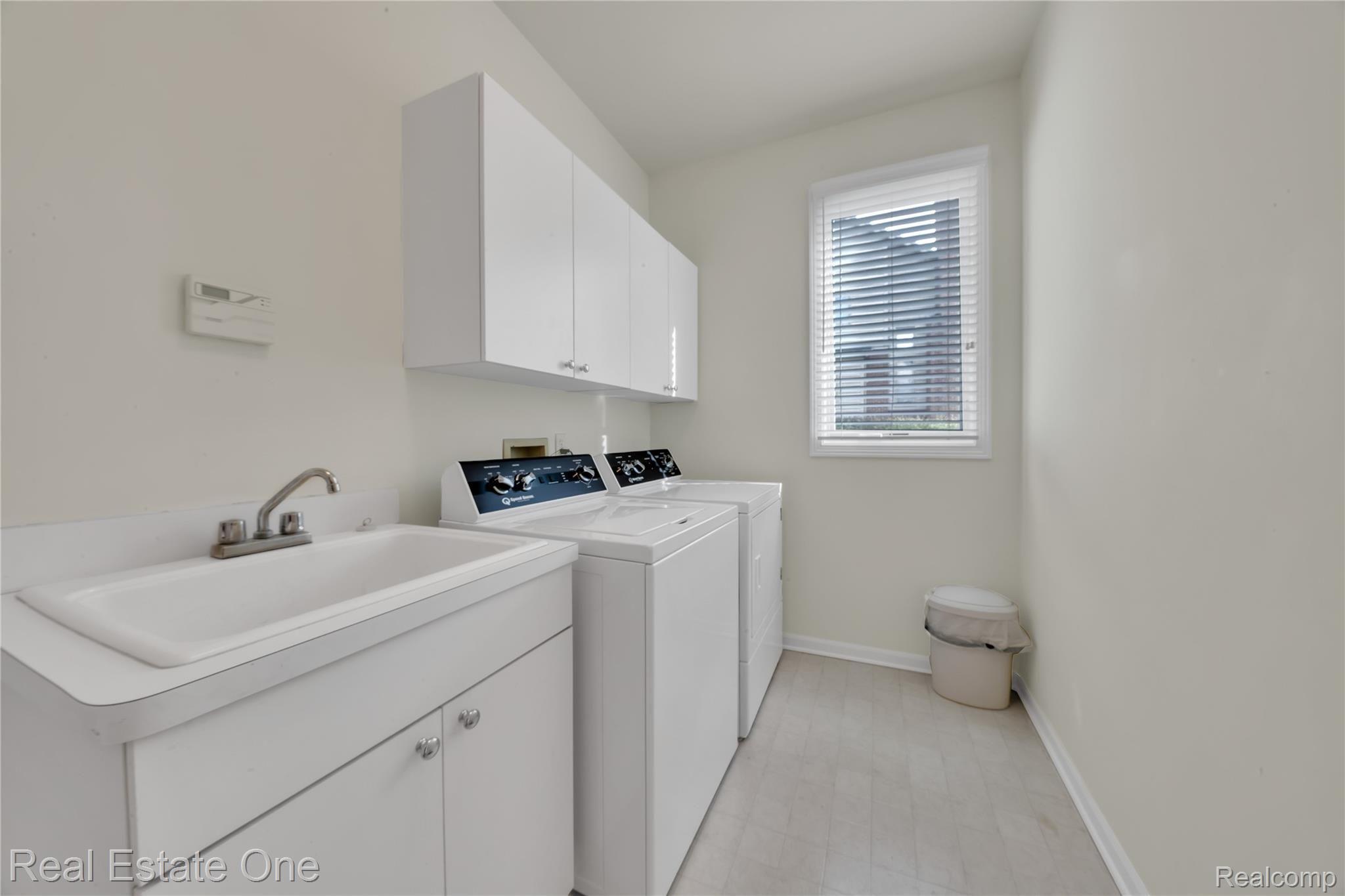 4060 Plum Lane Rochester, MI 48306 - Photo 14 of 35 LAUNDRY.jpg