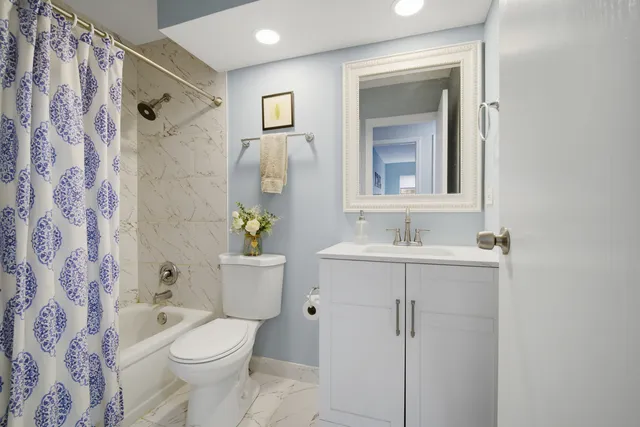 $265,000 | 263 South Clubhouse Drive, Unit 304, Palatine, IL 60074