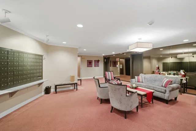 $265,000 | 263 South Clubhouse Drive, Unit 304, Palatine, IL 60074