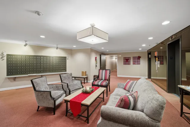 $265,000 | 263 South Clubhouse Drive, Unit 304, Palatine, IL 60074