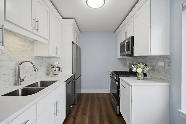 $265,000 | 263 South Clubhouse Drive, Unit 304, Palatine, IL 60074