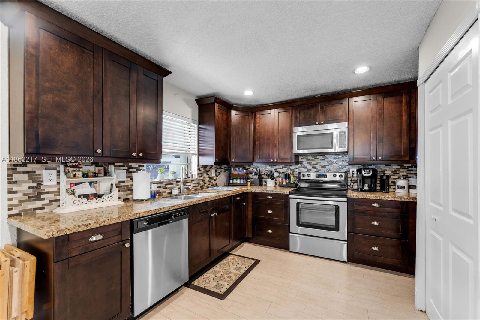 2671 Southwest 99th Court Miami, FL 33165 - Photo 26 of 42