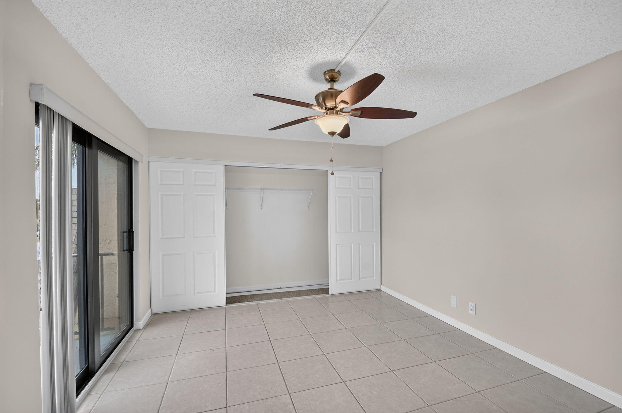 744 Springdale Circle Palm Springs, FL 33461 - Photo 23 of 40 32-web-or-mls-DSC_4126