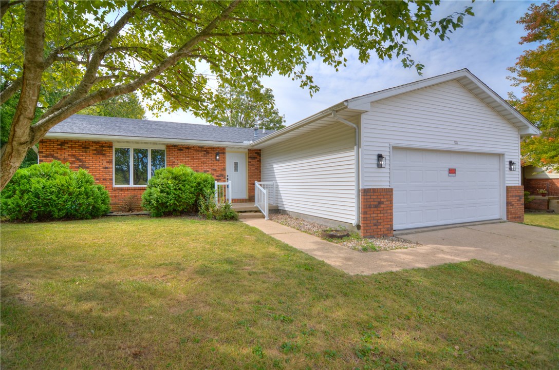 933 West Frank Drive Decatur, IL 62526 - Photo 3 of 30