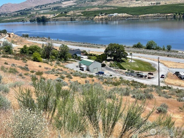 37 Osprey Nest Road Pateros, WA 98846 - Photo 2 of 13 an aerial view of residential houses with outdoor space and lake view