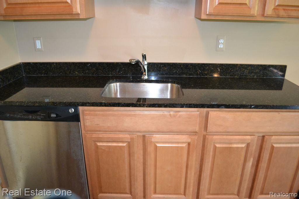 28308 Raleigh Crescent Drive New Baltimore, MI 48051 - Photo 12 of 15 DSC_0012.jpg