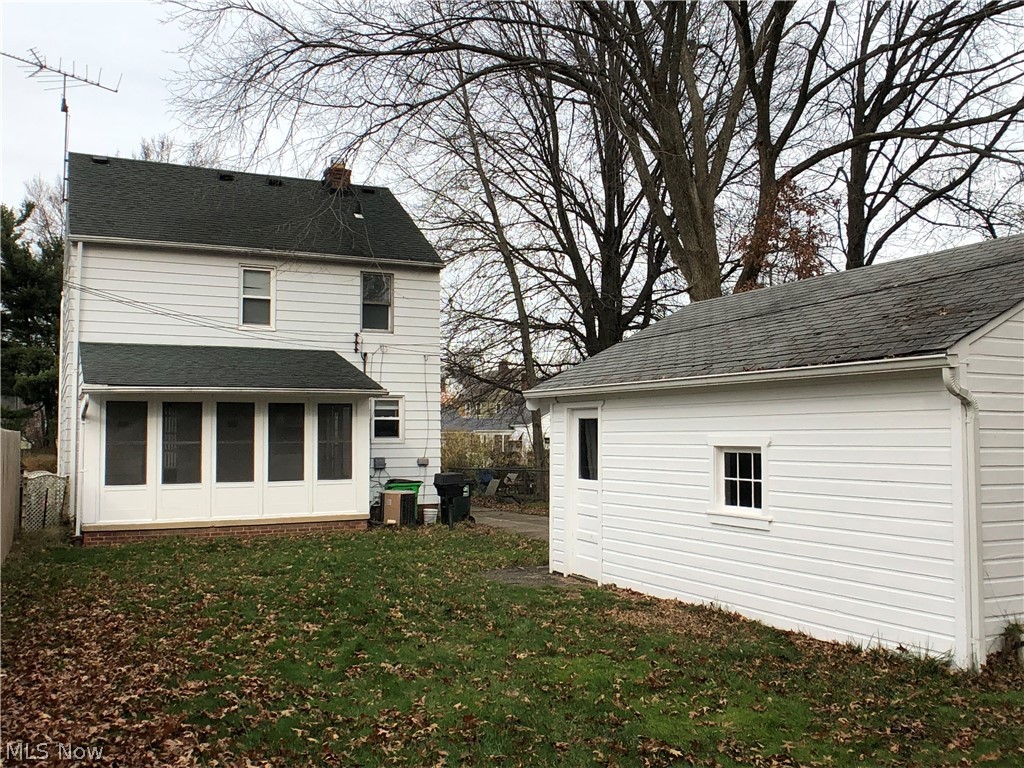4186 Delroy Road Cleveland, OH 44121 - Photo 4 of 27
