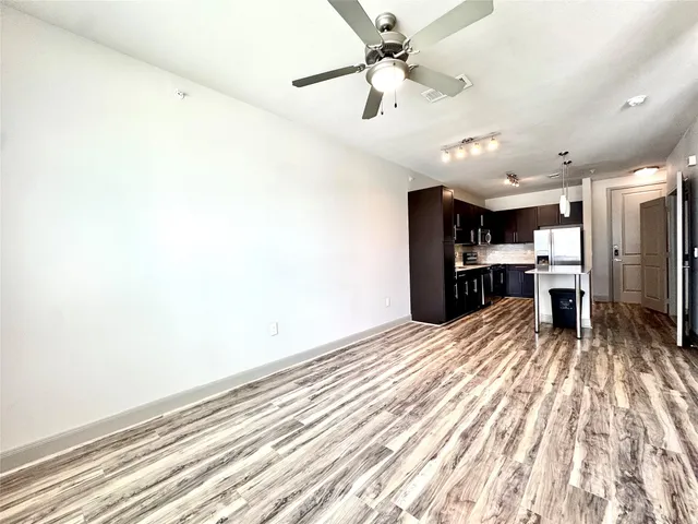 a view of a livingroom with a workspace
