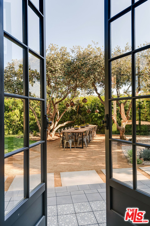 501 Wilcox Avenue Los Angeles, CA 90004 - Photo 13 of 25