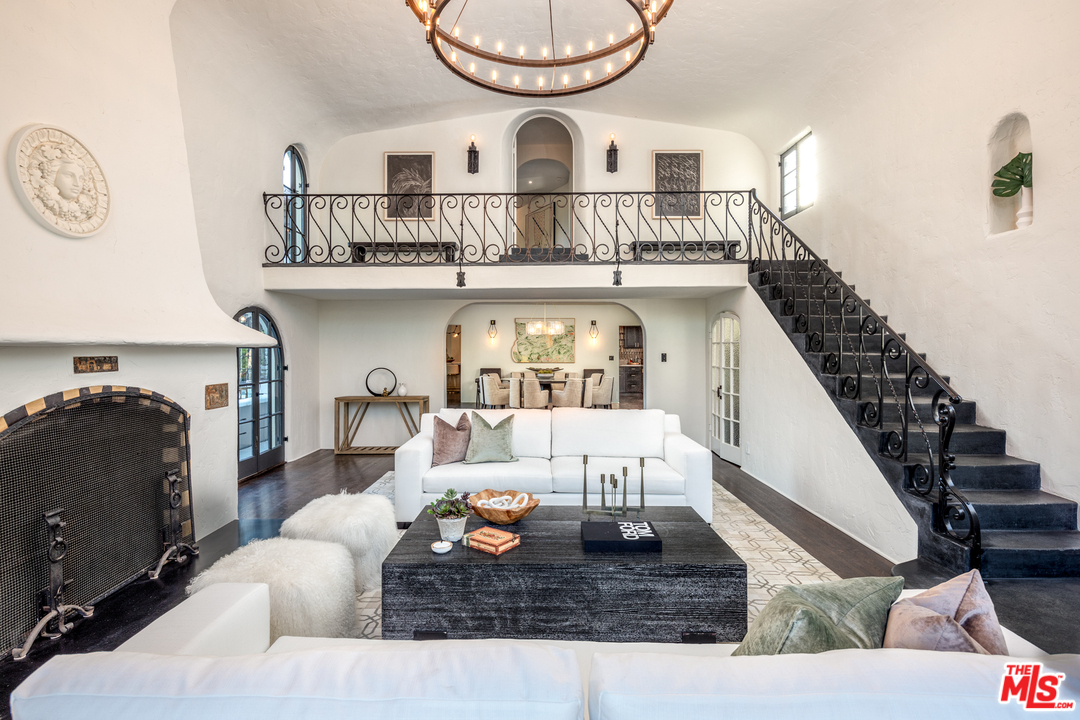 501 Wilcox Avenue Los Angeles, CA 90004 - Photo 3 of 25