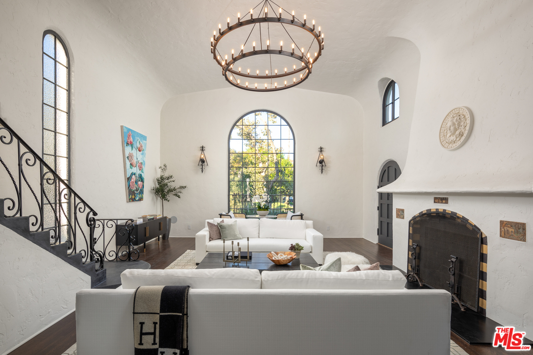 501 Wilcox Avenue Los Angeles, CA 90004 - Photo 4 of 25