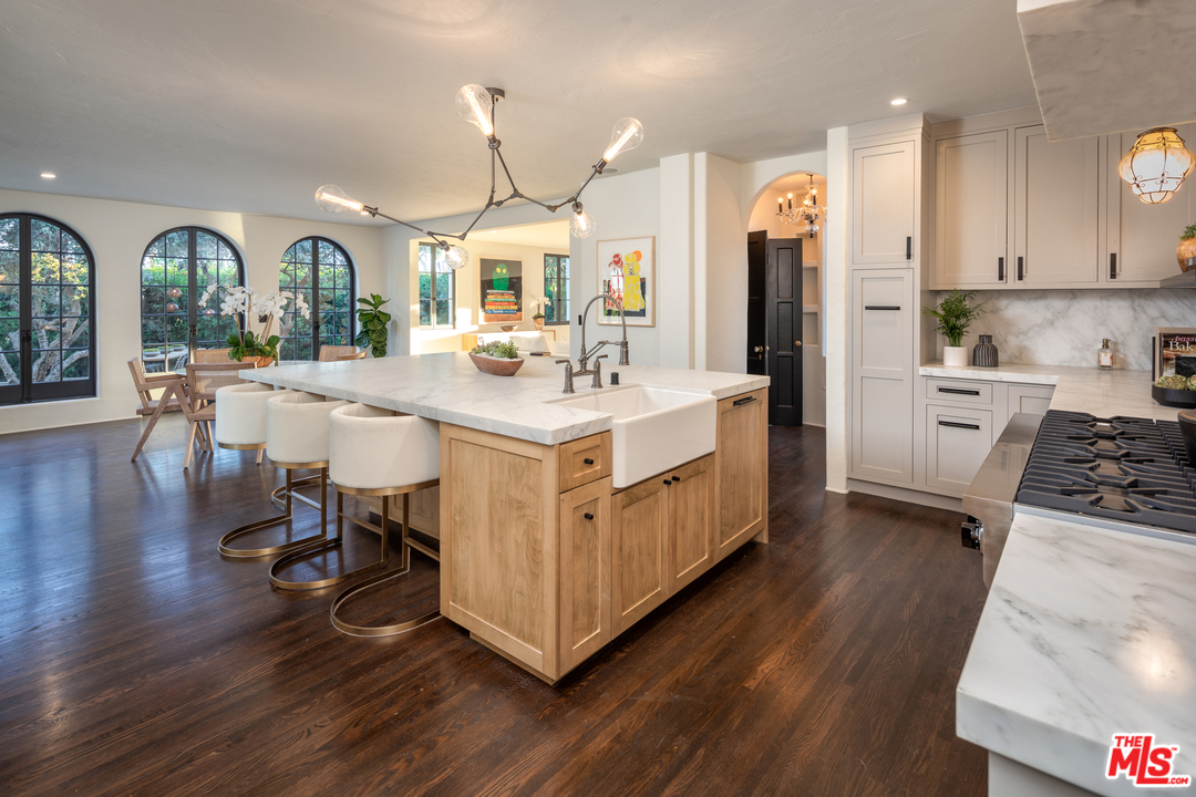 501 Wilcox Avenue Los Angeles, CA 90004 - Photo 6 of 25